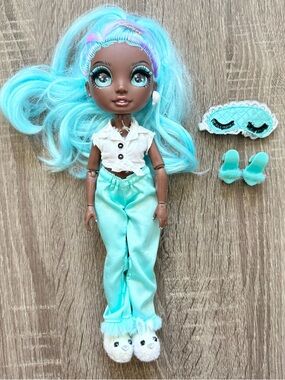 Rainbow High Special Edition Slumber Party Fashion Doll Robin Sterling